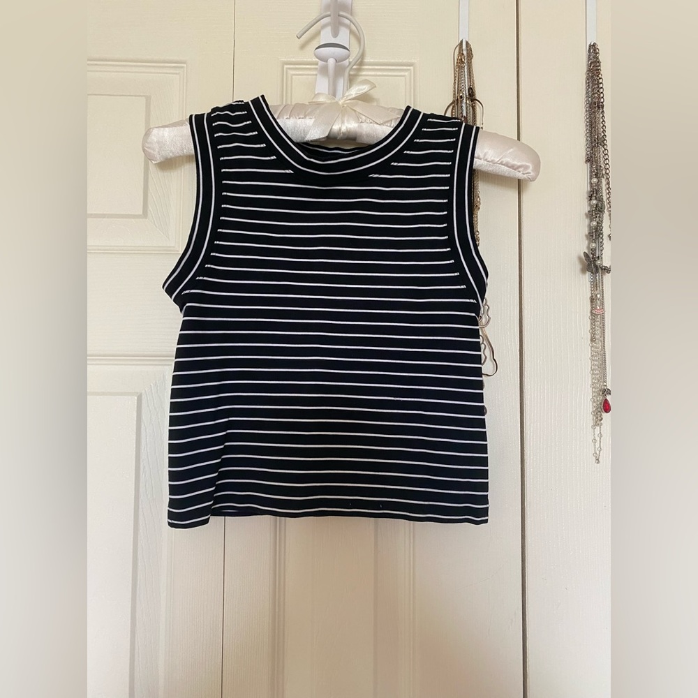 Black and white stripe cropped tank top.